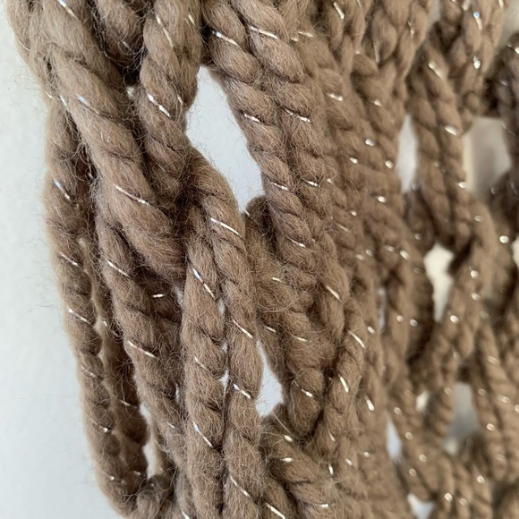 NEW Scarf/shawl - one size - Picture 2 of 2